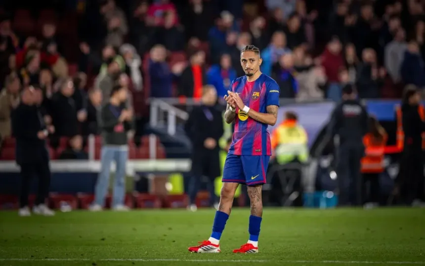 barcelona-libera-raphinha-para-iniciar-tratamento-de-lesao-no-brasil-e-cuidar-da-parte-emocional