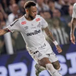 neymar-e-decisivo,-participa-dos-dois-gols-do-santos,-mas-toma-terceiro-amarelo-e-esta-suspenso-no-brasileirao