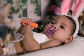 ensaio-fotografico-de-pascoa-leva-cor-e-esperanca-para-criancas-em-uti-de-goiania