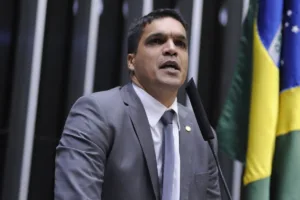 “gloria-a-deus”:-cabo-daciolo-diz-que-disputara-a-presidencia-em-2026