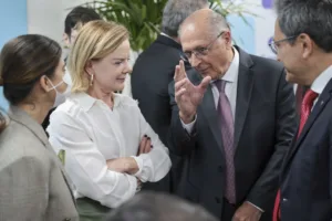 saidas-de-gleisi-e-alckmin-de-ministerios-sao-oficializadas-por-lula