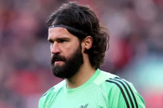 “nao-tive-nova-lesao”,-esclarece-alisson-apos-declaracao-de-treinador-do-liverpool