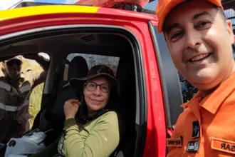 ‘debilitada-pelo-cansaco’:-bombeiros-mostram-biologa-resgatada-em-parque-de-goias