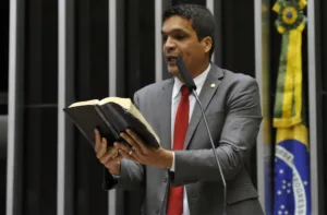 cabo-daciolo-se-filia-ao-mobiliza-e-anuncia-pre-candidatura-a-presidencia