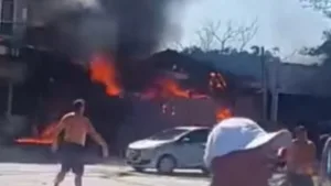 aviao-de-pequeno-porte-cai-sobre-restaurante-no-rs-e-deixa-quatro-mortos