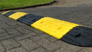 quebra-molas-de-borracha-sao-instalados-em-tres-pontos-de-goiania