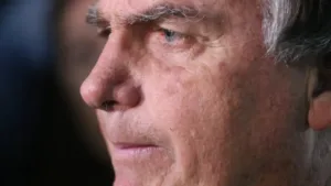 michelle-e-carlos-se-contradizem-ao-atualizar-estado-de-saude-de-jair-bolsonaro-–-nsc-total