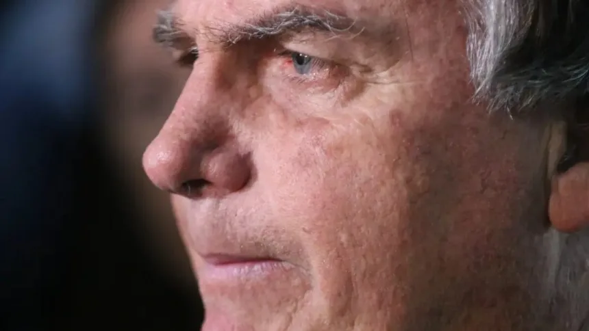 michelle-e-carlos-se-contradizem-ao-atualizar-estado-de-saude-de-jair-bolsonaro-–-nsc-total