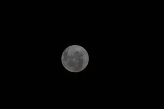 foto:-artemis-ii-consegue-imagem-inedita-da-lua-feita-por-humanos-–-g1globo.com