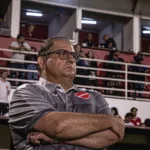 guto-comemorar-primeira-vitoria-do-vila-nova-na-serie-b,-mas-pondera:-“tem-muita-coisa-para-ajustar”