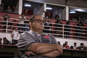 guto-comemorar-primeira-vitoria-do-vila-nova-na-serie-b,-mas-pondera:-“tem-muita-coisa-para-ajustar”