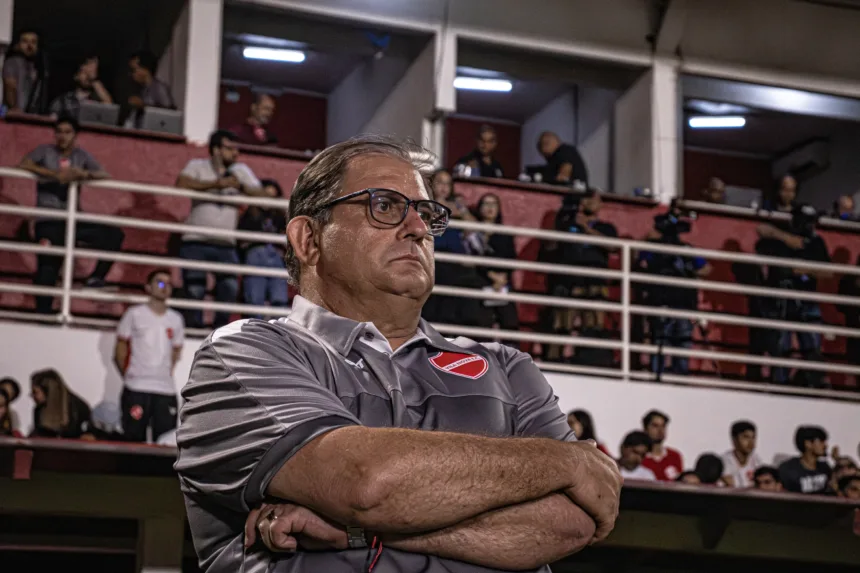 guto-comemorar-primeira-vitoria-do-vila-nova-na-serie-b,-mas-pondera:-“tem-muita-coisa-para-ajustar”