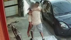 video-mostra-pai-abracando-filha-que-escapou-de-atropelamento-em-sp