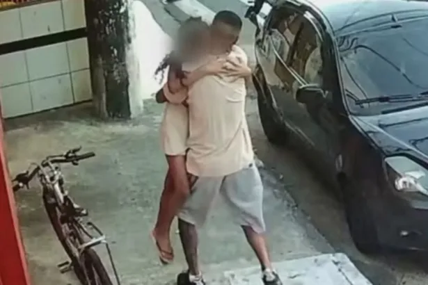 video-mostra-pai-abracando-filha-que-escapou-de-atropelamento-em-sp