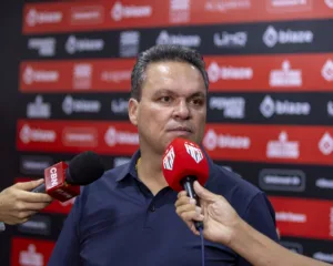 “vamos-recuperar-o-atletico-e-vamos-calar-a-boca-desses-filhos…”,-diz-adson-batista-sobre-criticas-ao-momento-do-atletico