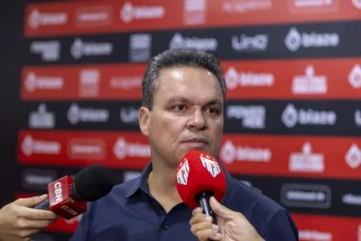 “vamos-recuperar-o-atletico-e-vamos-calar-a-boca-desses-filhos…”,-diz-adson-batista-sobre-criticas-ao-momento-do-atletico