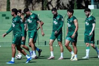 goias-pode-ter-novidades-na-equipe-titular-no-duelo-contra-o-criciuma;-confira-a-provavel-escalacao