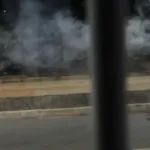 video-mostra-jovens-em-‘guerra’-com-fogos-de-artificio-em-goiania