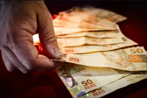 inss-comeca-a-pagar-13o-salario-antecipado-neste-mes;-veja-calendario