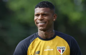 sao-paulo-notifica-arboleda-e-da-prazo-de-24-horas-para-zagueiro-retornar-ao-clube-ou-justificar-sumico