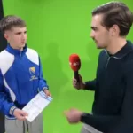 gandula-mostra-cola-que-pegou-de-donnarumma-durante-disputa-de-penaltis-entre-italia-e-bosnia