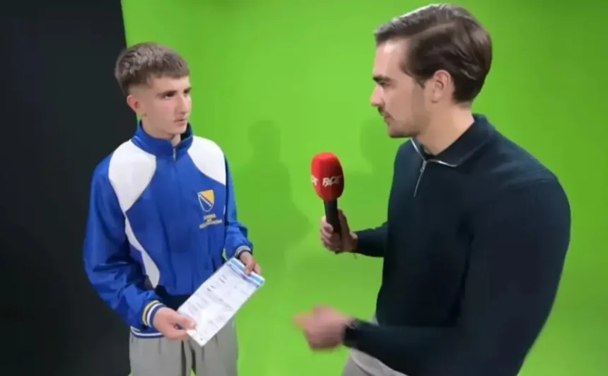 gandula-mostra-cola-que-pegou-de-donnarumma-durante-disputa-de-penaltis-entre-italia-e-bosnia