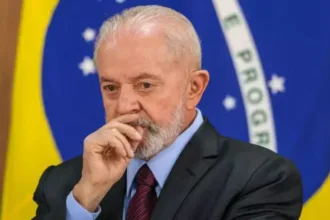 fim-da-escala-6×1-deve-pautar-discurso-de-lula,-que-mira-reeleicao