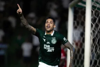 lateral-do-goias-passa-por-cirurgia-de-emergencia;-entenda-o-que-aconteceu