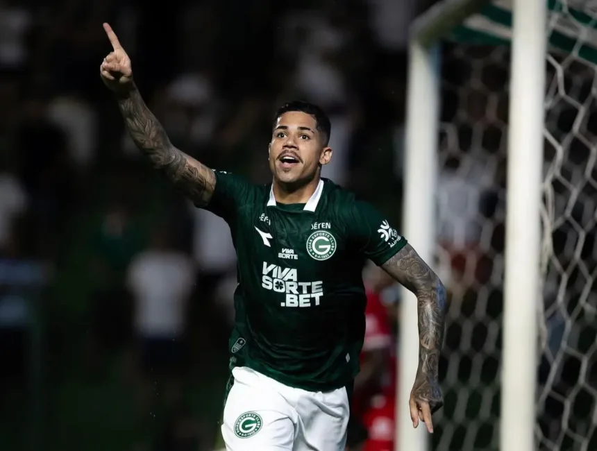 lateral-do-goias-passa-por-cirurgia-de-emergencia;-entenda-o-que-aconteceu