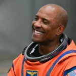 ‘nos-te-amamos,-aqui-da-lua’:-o-recado-da-artemis-ii-para-a-terra-antes-do-apagao-no-lado-oculto-–-g1globo.com