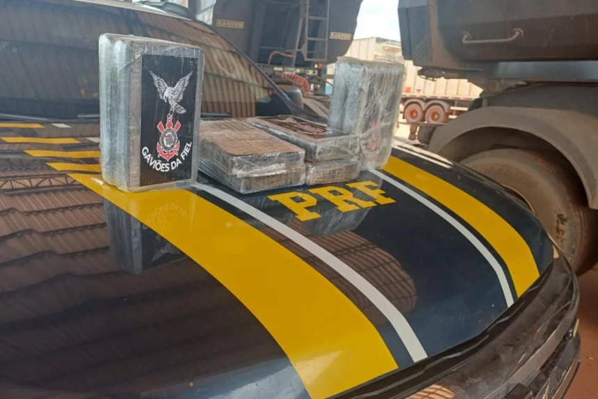 prf:-cocaina-de-r$-100-milhoes-tem-logo-da-“gavioes-da-fiel”.-veja-video