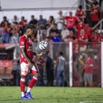 rafa-silva-exalta-trabalho-de-guto-ferreira-apos-vitoria-do-vila-nova-na-serie-b