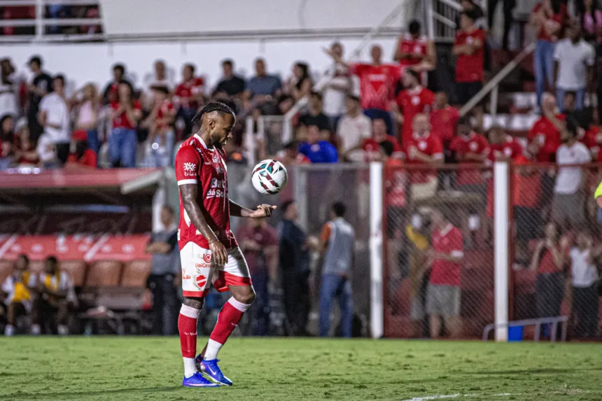 rafa-silva-exalta-trabalho-de-guto-ferreira-apos-vitoria-do-vila-nova-na-serie-b