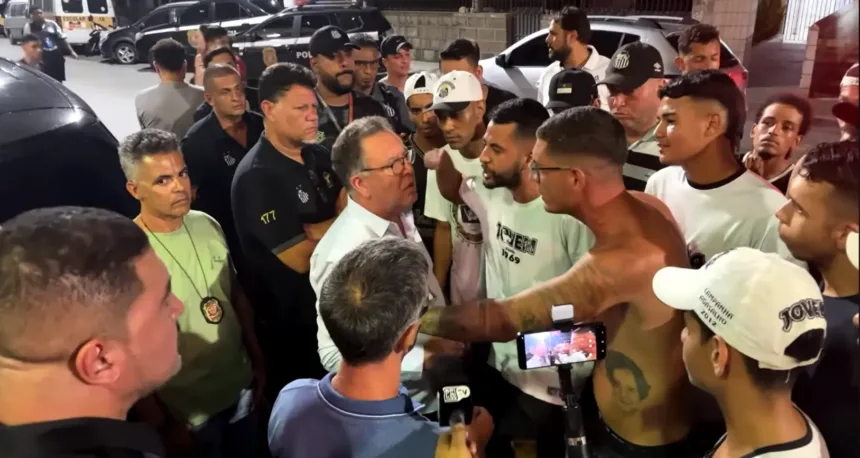 torcida-do-santos-cobra-marcelo-teixeira,-presidente-do-clube,-sobre-contrato-com-empresa-de-neymar-pai