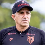 mesmo-com-a-vitoria,-eduardo-souza-afirma-que-atletico-precisa-definir-os-jogos-e-“diminuir-o-sofrimento”