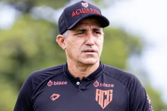 mesmo-com-a-vitoria,-eduardo-souza-afirma-que-atletico-precisa-definir-os-jogos-e-“diminuir-o-sofrimento”