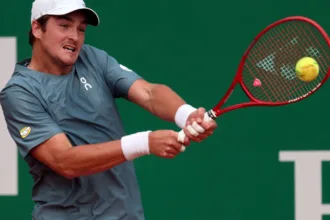 joao-fonseca-vence-rinderknech-e-avanca-as-oitavas-de-monte-carlo-–-cnn-brasil