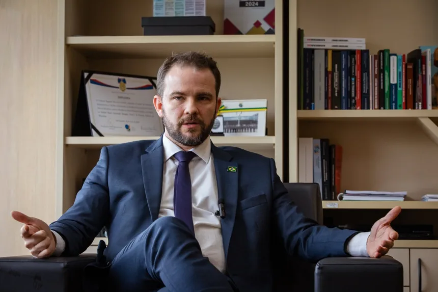 comissao-de-financas-da-camara-aprova-convite-para-dario-durigan