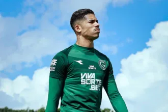 goias-divulga-boletim-medico-de-lateral,-que-precisou-de-cirurgia-de-emergencia;-saiba-detalhes