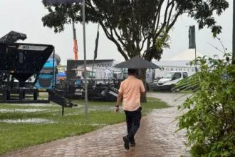 tecnoshow:-defesa-civil-emite-alerta-de-chuva-forte-e-alagamento-em-rio-verde