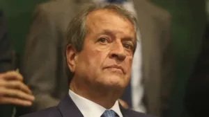 ‘vamos-acertar-isso’,-diz-valdemar-sobre-briga-entre-eduardo-bolsonaro-e-nikolas