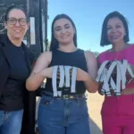 estudante-de-veterinaria-distribui-coleiras-refletivas-para-cachorros-do-ceasa,-em-goiania