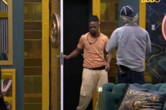 bbb-26:-leandro-boneco-volta-ao-programa-apos-sentir-dores-no-peito
