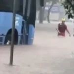 video:-homem-enfrenta-alagamento-ate-a-cintura-em-dia-de-chuva-em-goiania
