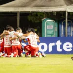 em-jogo-movimentado,-vila-nova-sofre-gol-no-ultimo-minuto-e-fica-no-empate-com-o-primavera-na-copa-centro-oeste