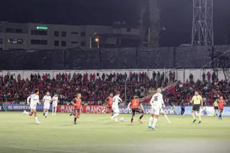 sem-neymar,-santos-toma-gol-olimpico-e-e-derrotado-na-estreia-na-sul-americana