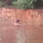 video:-homem-se-arrisca-ao-nadar-no-lago-das-rosas-durante-chuva-em-goiania
