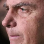 “dark-horse”:-filme-sobre-bolsonaro-ganha-data-de-estreia-e-poster-oficial;-veja