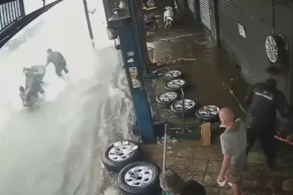 “poderia-ter-sido-levado”,-diz-pianista-salvo-de-enxurrada-no-crimeia-leste,-em-goiania