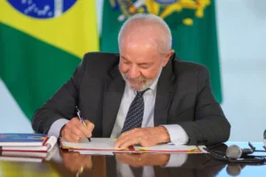 lula-sanciona-leis-que-ampliam-combate-a-violencia-contra-a-mulher